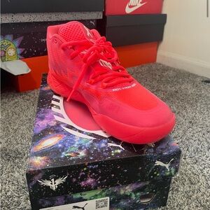 Basketball shoes indoor